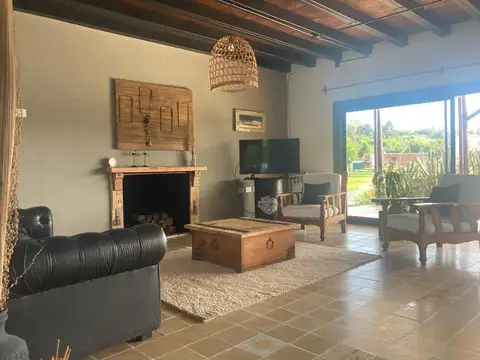 VENTA CASA 6 AMBIENTES LOTE INTERNO PILETA LAGO AMPLIA LUMINOSO BARRIO EL CAZAL PERMUTA APTO CREDITO