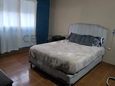 Casa 6 ambientes con 2 baños