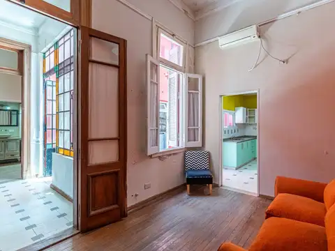 VENTA CASA 4 AMBIENTES CON PATIO CENTRAL FLORESTA