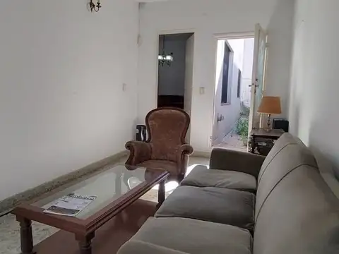 Casa en Alquiler con 1 cochera