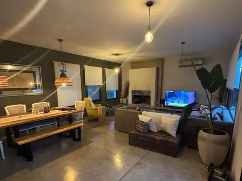 Casa en Venta con 4 cocheras