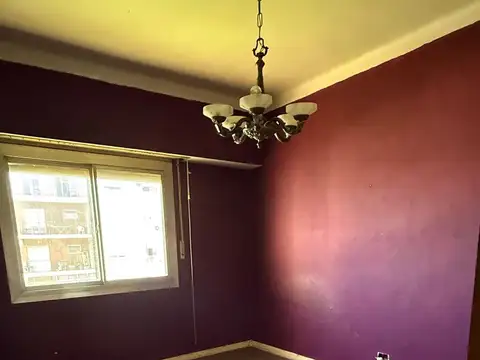 VENTA DPTO 4 AMB PARQUE CHACABUCO A REFACCIONAR