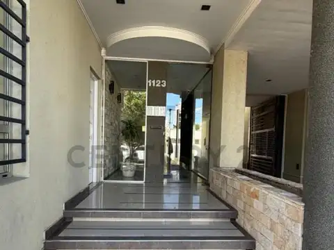 40 entre 17 y 18 , Piso 0