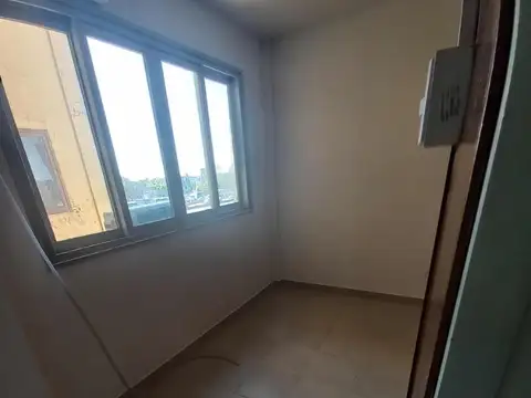 VENDO DPTO 2 AMB A NUEVO IMPECABLE EN LINIERS