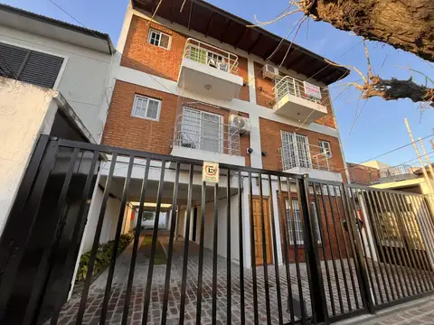 Irala al 2000 entre Marconi y Madame Curie