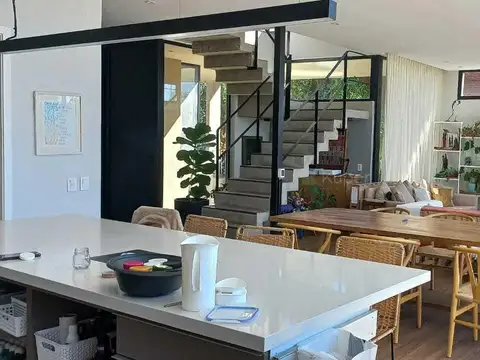 Casa en Alquiler Temporal con 6 cocheras