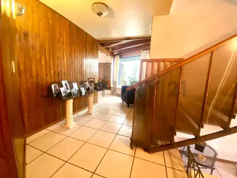 Casa 7 ambientes con 2 baños