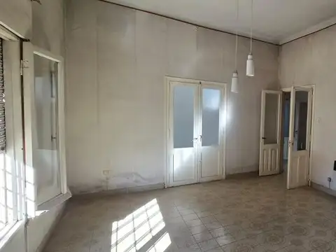 Casa 5 ambientes con 1 baño