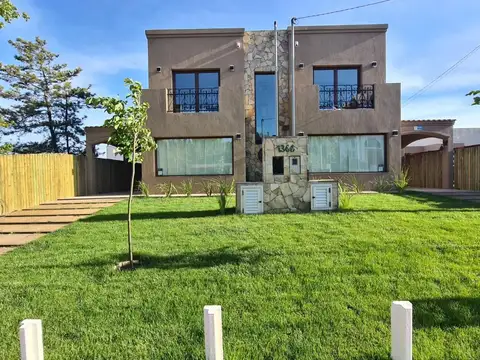 Complejo en venta - 4 Dormitorios 4 Baños - Cochera - 540Mts2 - Monte Hermoso