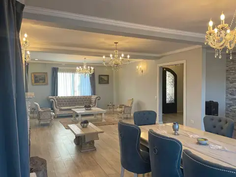 Casa 7 ambientes con 5 baños