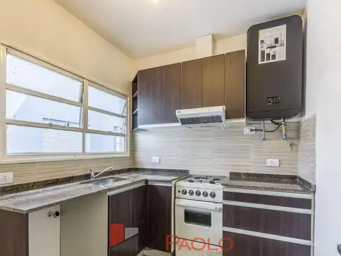 PADRE CARRANZA 1400. Entre Fray justo santa maria de oro y Dr. aldo della rosa