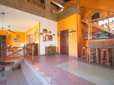 Casa en Venta con 2 cocheras