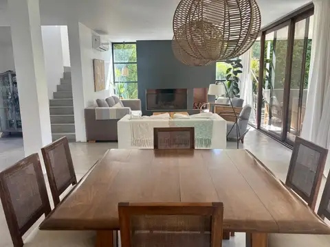 Casa 7 ambientes con 3 baños