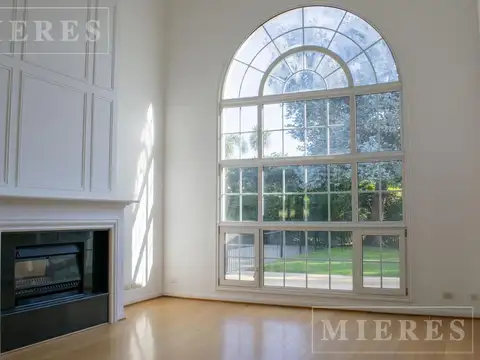 Casa en Venta con 4 cocheras