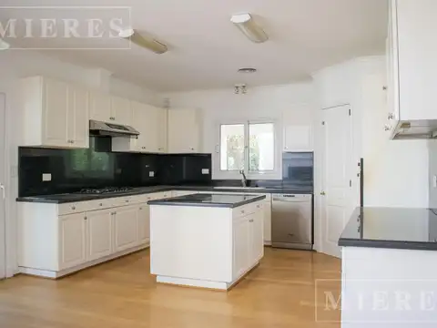 Muy linda casa en venta en La Lomada