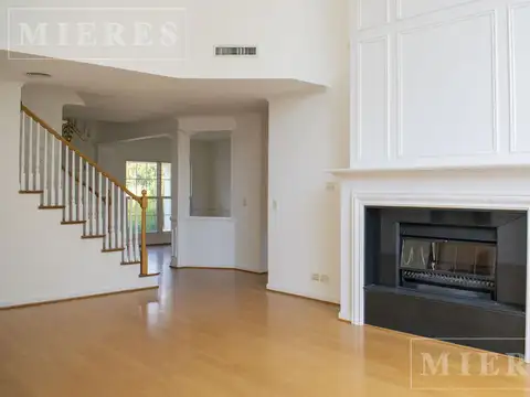 Casa 9 ambientes con 4 baños