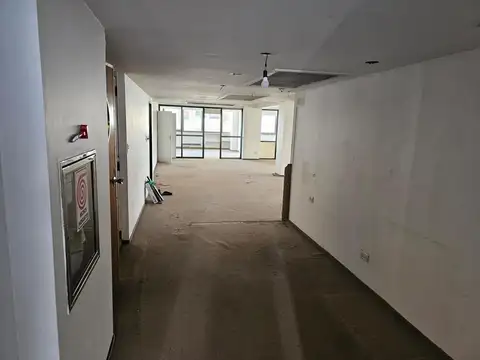 Oficina en Alquiler con 2 cocheras