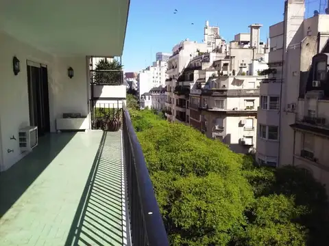 Alquiler Av. Alvear 1500 8º, Balcón terraza. cochera fija, Seg.