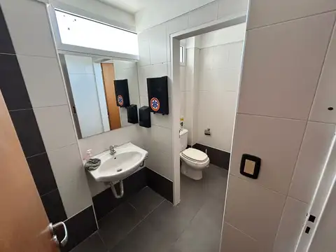 Oficina en Alquiler con 2 cocheras