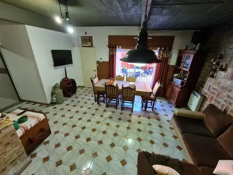 Casa en Venta con 3 cocheras