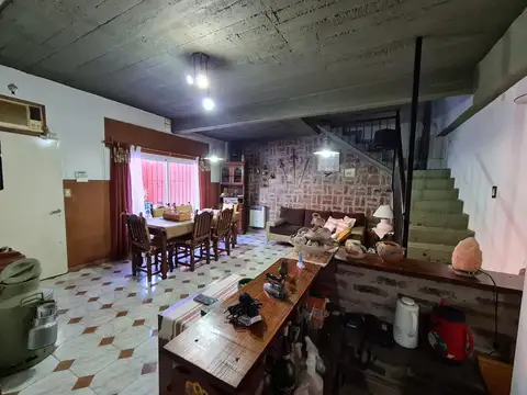Casa 5 ambientes con 1 baño