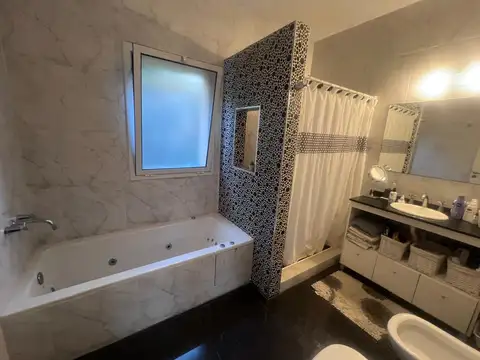 Casa 4 ambientes con 3 baños