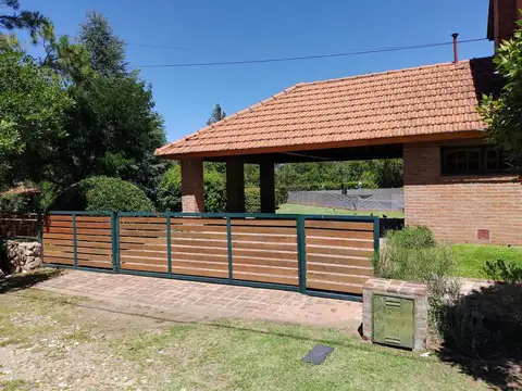 Padre Pablo Tissera Esq. Saturno Sn