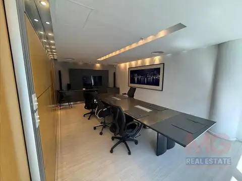 Oficina en Alquiler con 2 cocheras