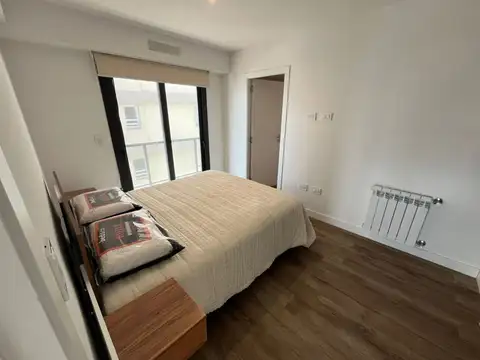 ALQUILER TEMPORARIO DEPARTAMENTO 2 AMBIENTES CON BALCON Y COCHERA. CENTRO