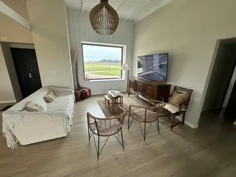 Casa en Alquiler con 1 cochera