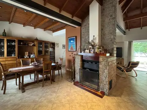 Casa 4 ambientes con 4 baños