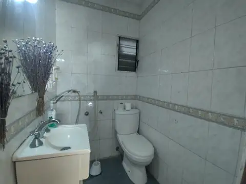 Olivos. Diaz Velez esq Maipú Muy lindo 2 amb todo luz y sol Bajas expensas 1ero x escalera