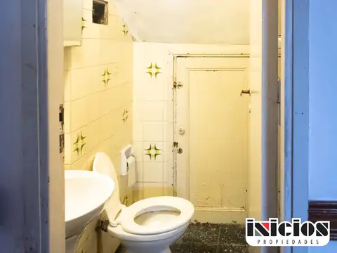 Yrigoyen Nº 555, UF. 6; e/ Blanco Encalada y Sacconi - C559