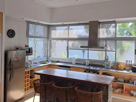 Casa en Alquiler con 1 cochera