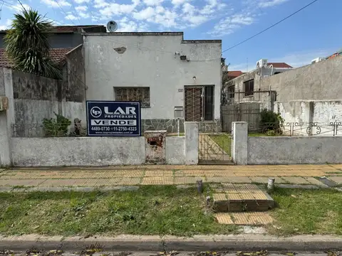 CASA A REFACCIONAR o LOTE en venta - Moron