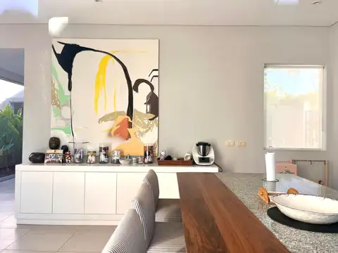 Casa en Alquiler con 4 cocheras