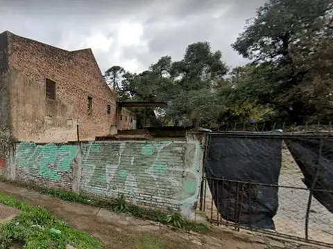 Av Pte Perón esquina Castelar