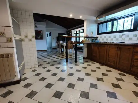 Casa 4 ambientes con 4 baños