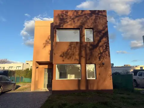 Casa en Venta en Ingeniero Adolfo Sourdeaux, USD 230.000