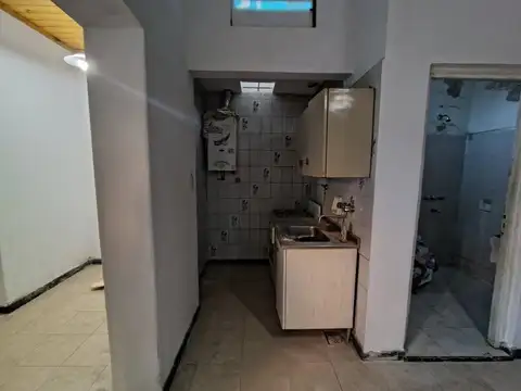 RETASADA  - Oportunidad en Barrio Sarmiento – ¡Casa interna con patio!