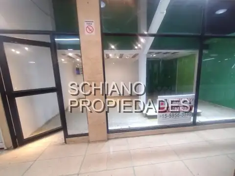 LOCAL COMERCIAL CON ENTREPISO EN GALERÍA  SOBRE  PEATONAL RIVADAVIA.