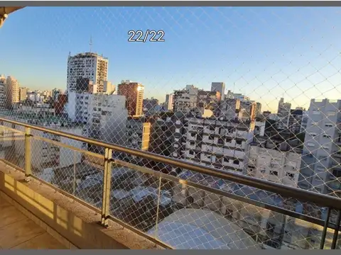 Departamento de 3 amb al frente, en edificio de categoría y con cochera cubierta.