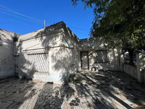 Casa 4 Ambientes en Venta La Plata a refaccionar