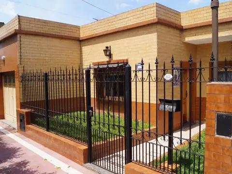 Casa en Venta en Lomas De Zamora, USD 95.000