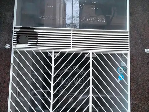 Local en Nuñez Al frente