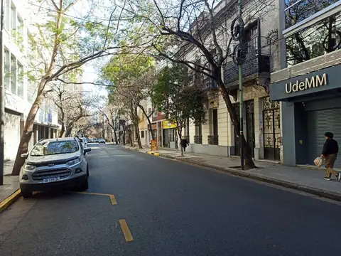 Avenida Hipólito Yrigoyen 2500