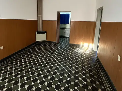 Casa 4 ambientes con 2 baños