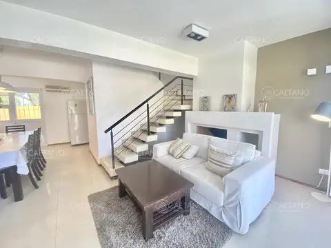 Casa 4 ambientes con 2 baños