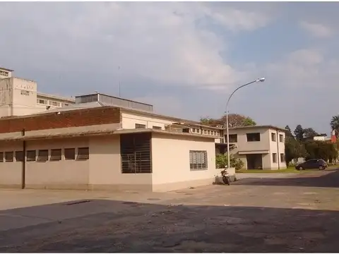 Edificio Corporativo de 10.000m2 en 3 Plantas, zona Industrial