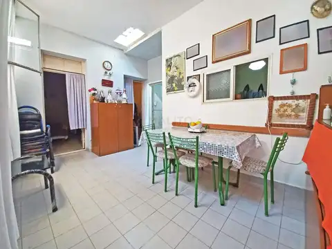 Venta Casa Multifamiliar 2 Unidades, 6 Ambientes con Patio